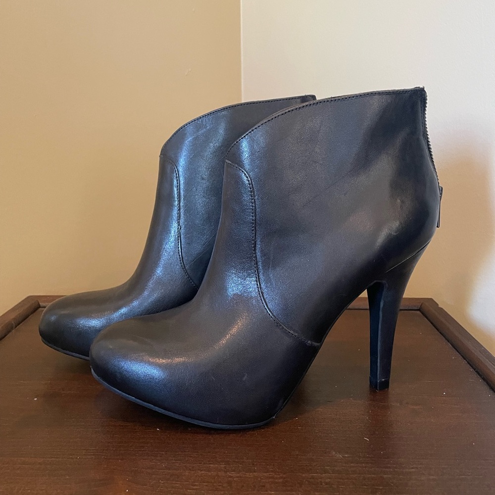 Black Me Too Legacy 6 high heel booties